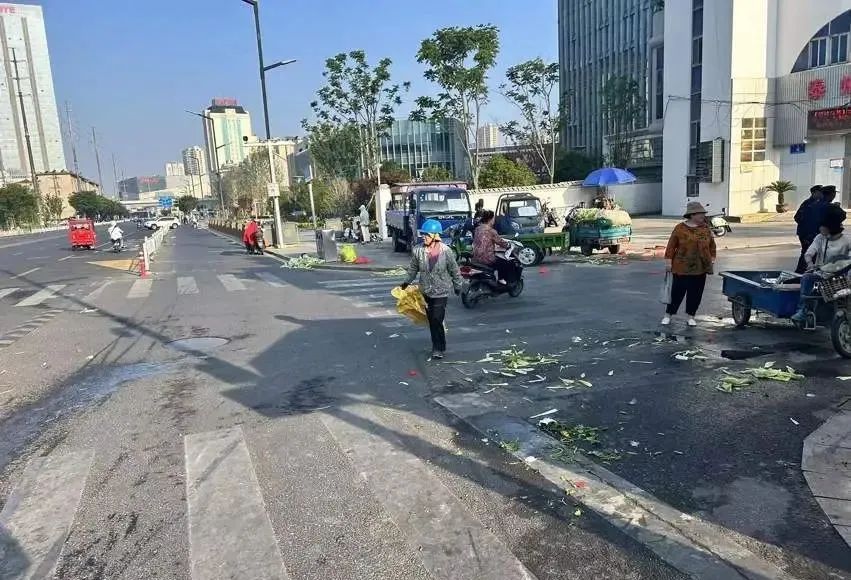 泰州这个小区怎么了？城管也介入了......