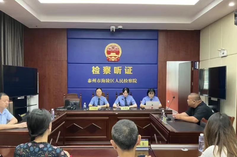 男子在泰州南官河捕鱼，被抓！