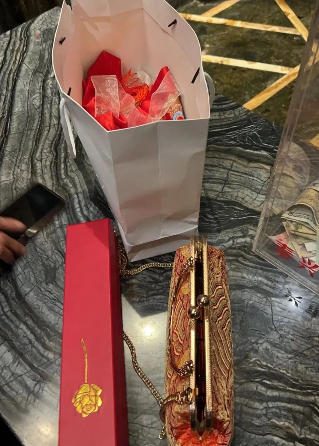 女子在泰州一酒店内发现……